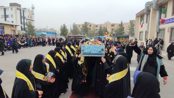 وداع با شهید گمنام در دبیرستان بی بی سلطنت قفلی ناحیه  مشهد مقدس