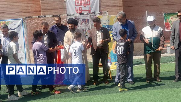 آیین افتتاحیه «میدان پویا» با محوریت خانواده پویا و ورزش پدر و پسری در فیروزکوه