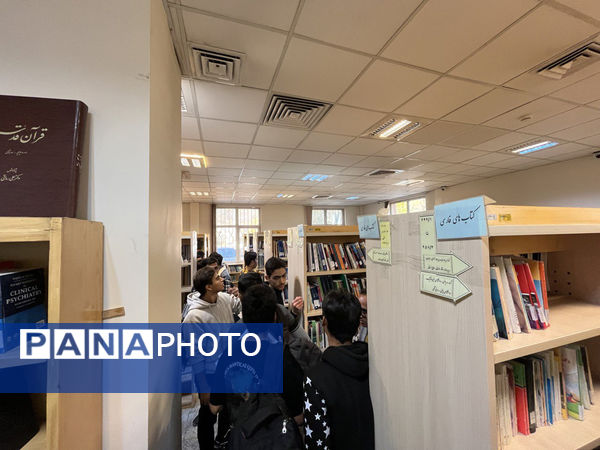 بازدید علمی دانش‌آموزان دبیرستان هدایتی قم از دانشگاه شهید بهشتی تهران 