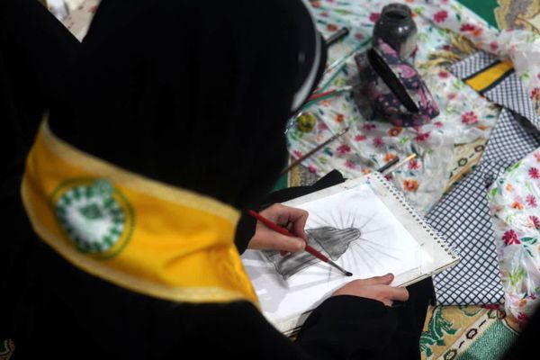 اعتکاف دانش‌آموزی با توزیع بسته «ایرانمون»