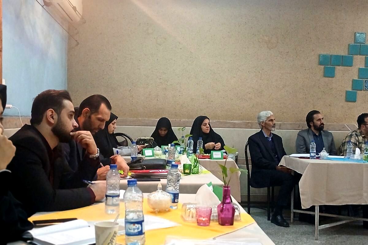 نشست تخصصی کارشناسان فنی و حرفه ای و کاردانش استان تهران در اسلامشهر