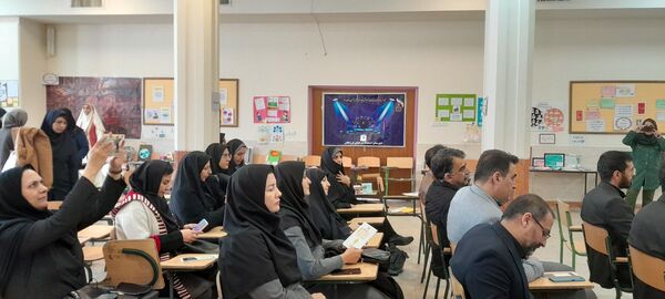 افتتاحیه نمایشگاه پژوهشی و فناورانه دبیران و دانش‌آموزان شهرستان ملارد در دبیرستان فرزانگان استعداد درخشان