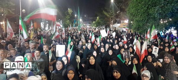 حضور حماسی و پر شور مردم نیشابور در مسجد جامع 