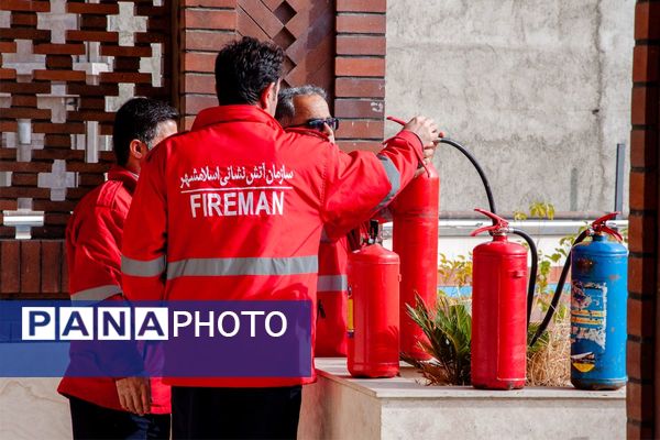 جلسه آموزشی ایمنی و اطفا حریق در مدرسه فرزندان میهن اسلامشهر