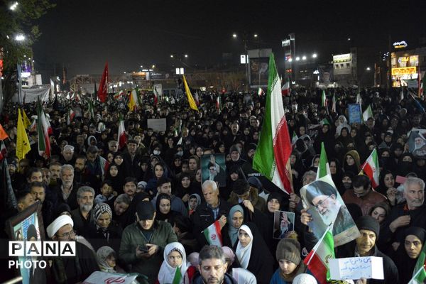 تجمع مردم انقلابی اسلامشهر زیر بارانِ اشک و غیرت 