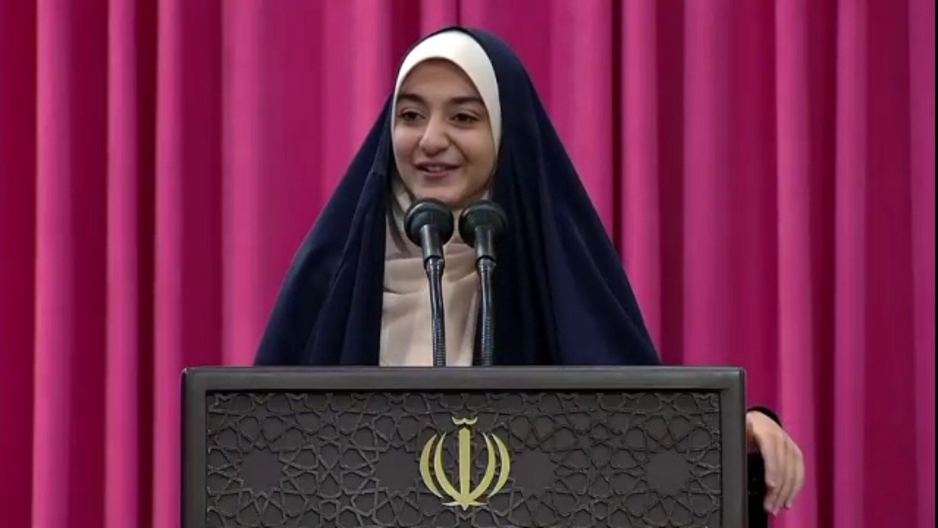 سخنرانی اولین دانش آموز دختر استان فارس در حضور رهبر معظم انقلاب
