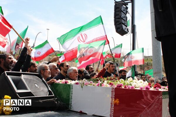 تشییع پیکر خانوداه شهید دکتر حسین طاهری در پردیس