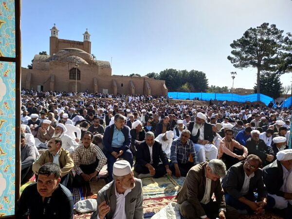 اقامه نماز عید فطر با حضور گسترده مردم اهل سنت تربت جام