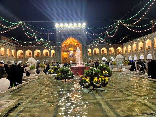سیل عظیم زائران و مجاوران حرم امام رضا (ع) در شب ولادت یازدهمین امام شیعیان