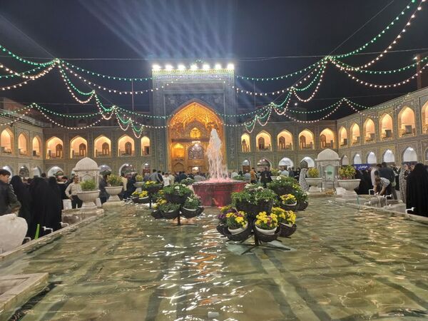 سیل عظیم زائران و مجاوران حرم امام رضا (ع) در شب ولادت یازدهمین امام شیعیان
