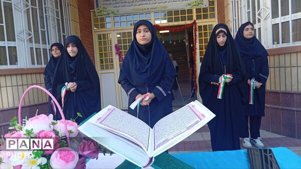 جشن جوانه‌ها در دبیرستان مهر پدری؛ آغاز یک سال پر از خاطره