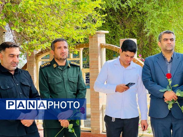 گلزار شهداء ؛ میزبان مسئولان شهرستان عنبرآباد همزمان با آغاز هفته دفاع مقدس