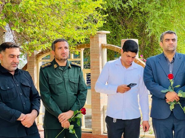 گلزار شهداء ؛ میزبان مسئولان شهرستان عنبرآباد همزمان با آغاز هفته دفاع مقدس