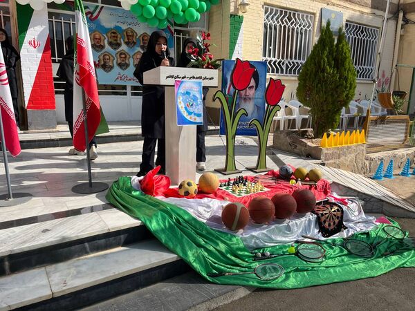مراسم بزرگداشت هفته تربیت بدنی و ورزش در دبیرستان شاهد هاجر