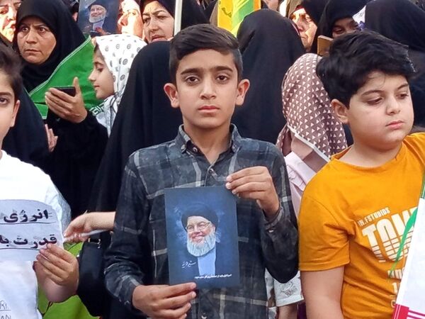ملت ایران سکوت نخواهد کرد