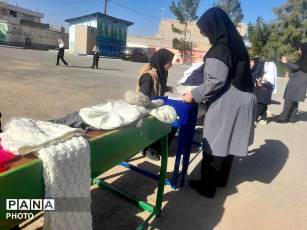 برپایی بازارچه دانش آموزی در مدرسه شهید رزمی خلیل آباد