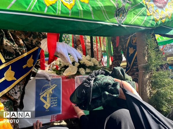 حضور موج چشم گیر مردمی در تشییع پیکر شهید بیت رهبری