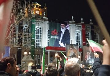 فریاد «هَیْهاتَ مِنَّا الذِّلَّةْ» میدان ساعت تبریز را هر شب بشنوید
