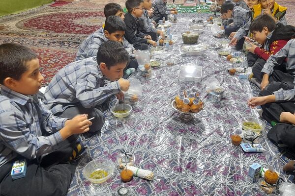  مراسم عزاداری ایام فاطمیه و یادواره شهدا در دبستان پسرانه آیت‌الله خامنه‌ای