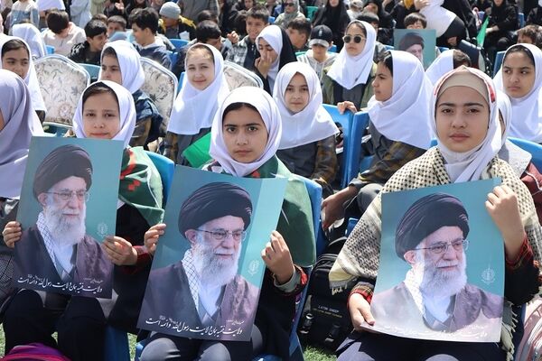 کاشت نهال نماد حیات، امید، پویایی و آینده‌سازی است
