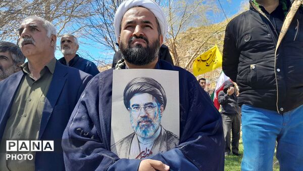 مراسم استغاثه به امام زمان (عج) به همراه آتش زدن بت بعل در گرداب شهر بن