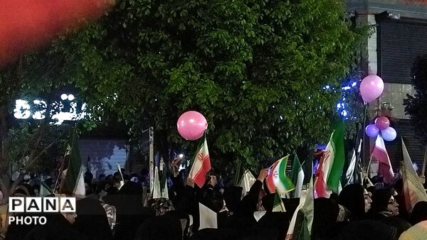 دختران نیشابوری در صف اول تجمعات-۲