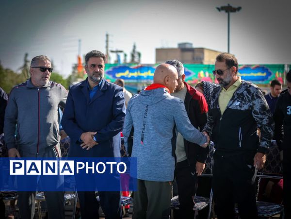 همایش پیاده‌روی خانوادگی در محمدشهر کرج 