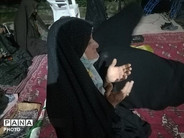 نماز جماعت همراه با اجتماعات شبانه در حسینیه شهدای شهر بار نیشابور 