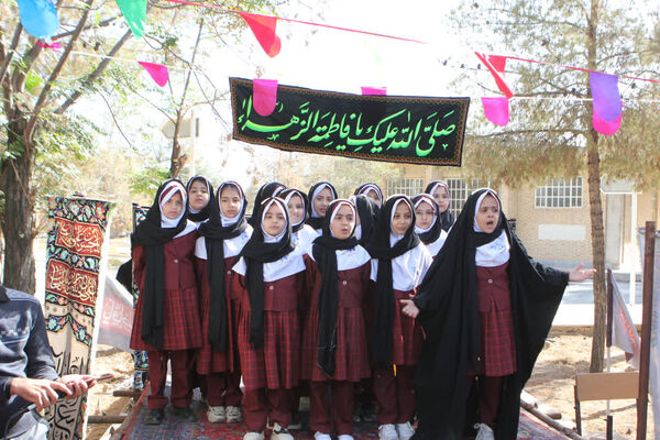 مجتمع مدارس سما کاشان ۱۳ آبان را با یاد شهدا و نام زهرا(س) گرامی داشت