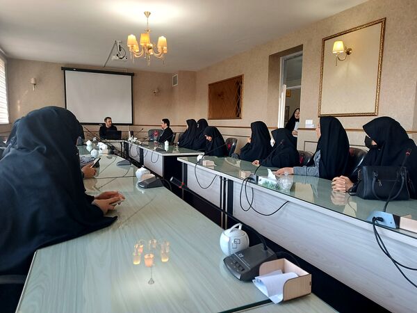 جلسه هم‌اندیشی و تقدیر از فعالان حوزه سوادآموزی ناحیه ۵ مشهد