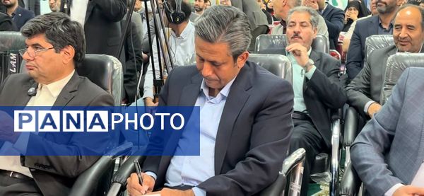 افتتاح پنل خورشیدی ۴۰ کیلوواتی در اداره آموزش و پرورش ناحیه ۷ مشهد