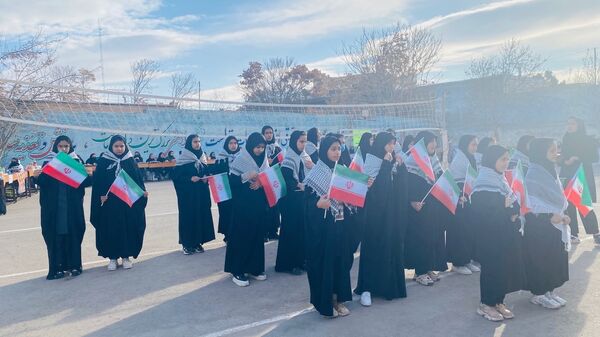 آغاز رسمی مسابقات فرهنگی هنری با نواختن زنگ جشنواره فردا و جشنواره ماها در مدرسه تکتم 