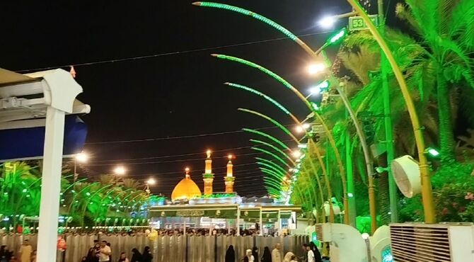 دلدادگی مردم در شب جمعه در بین الحرمین 
