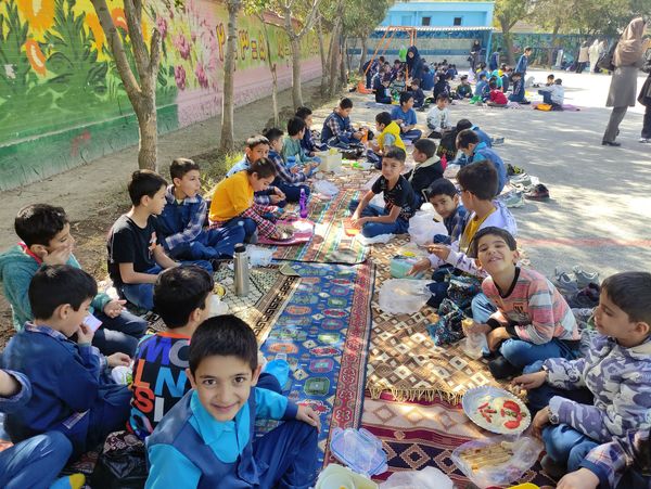صبحانه سلامت در دبستان هیأت امنایی قرآنی مبین شهرستان شیروان