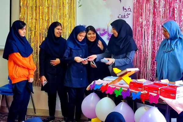 جشن دهه کرامت در دبیرستان دوره‌ اول کوثر رودهن 