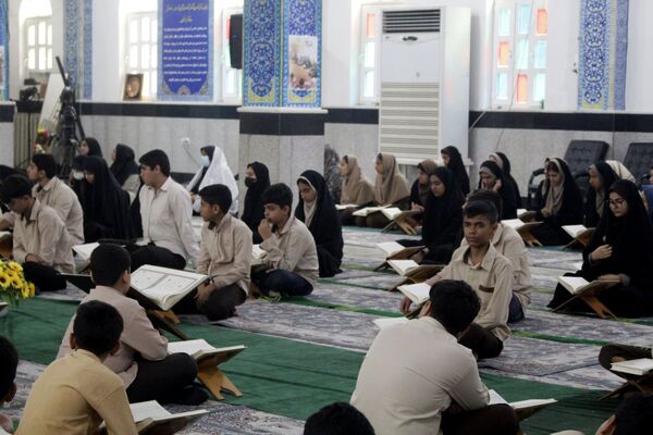  محفل انس با قرآن کریم دانش‌آموزان در بوشهر 