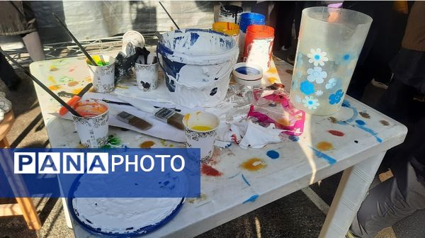 اولین نمایشگاه ماها در دبیرستان فرزانگان ۲ دوره دوم ناحیه ۷ مشهد