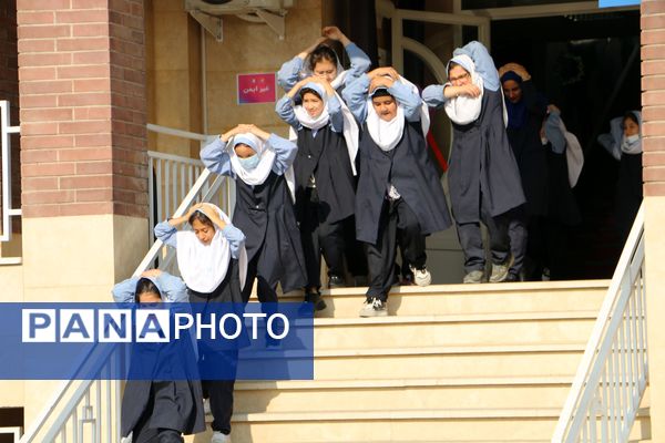 مانور آمادگی برای مقابله با بحران در آموزشگاه دخترانه راز
