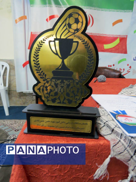 جشن انقلاب و کلنگ زنی زمین چمن دبیرستان شاهد امام حسین (ع)