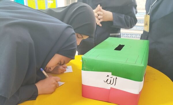پانتخابات انجمن ورزشی در مدرسه حضرت سکینه (س)