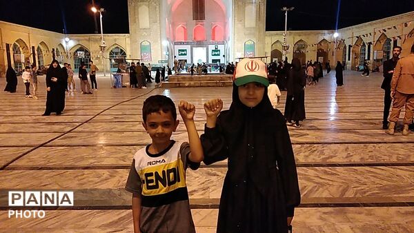 آیین عزاداری و نماز استغاثه به یاد رهبر امت اسلام در حسینیه امام خمینی 