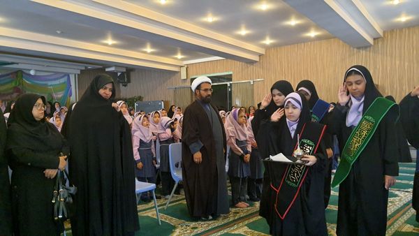 بزرگداشت شهدای خدمت در دبستان دخترانه شاهد تحقیقی ناحیه ۶