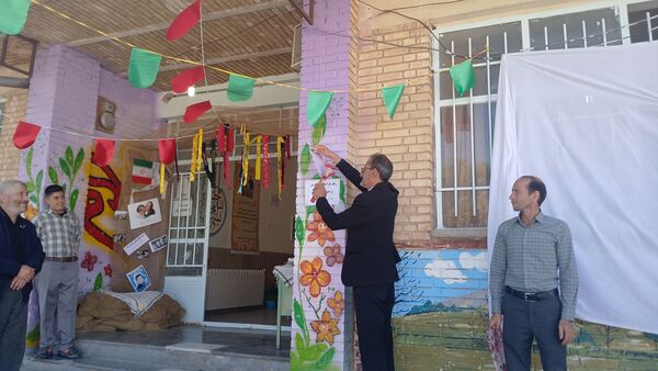 جشن آغاز سال تحصیلی در دبیرستان نمونه دولتی شهید حاج قاسم سلیمانی بن 