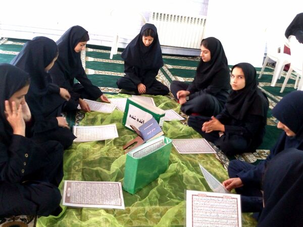 محفل انس با قرآن در دبیرستان فاطمیه 
