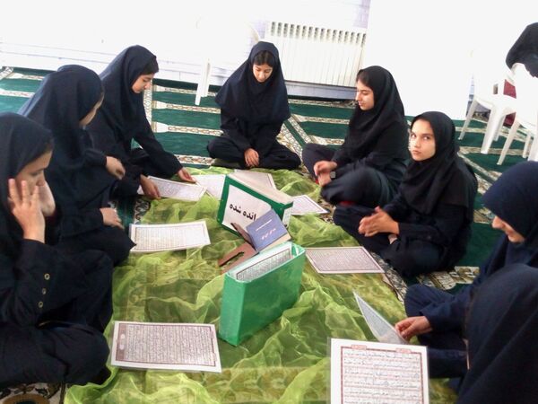 محفل انس با قرآن در دبیرستان فاطمیه 