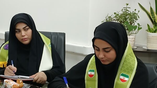 دیدار رئیس سازمان دانش‌آموزی و دانش‌آموزان پیشتاز و خبرنگاران پانا با رئیس سازمان تأمین اجتماعی محمودآباد 