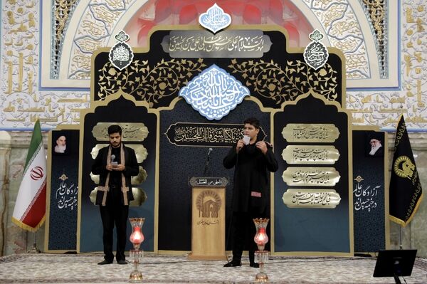 مراسم احلی من العسل در جوار حرم مطهر امام هشتم شیعیان(ع)