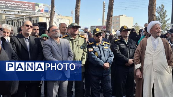 خروش مردم دامغان در راهپیمایی ۲۲ بهمن