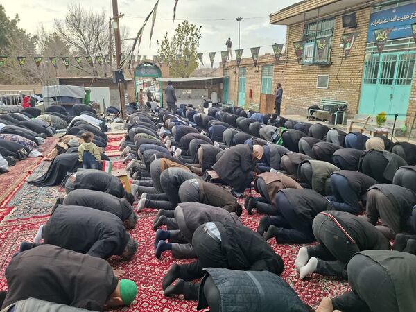 لحظات انس با خدا در نماز عید فطر شهر کهک