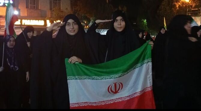 بوسه بر پرچم ایران؛ پایان غافلگیرکننده یک جعبه مرموز در میدان ابن‌سینا